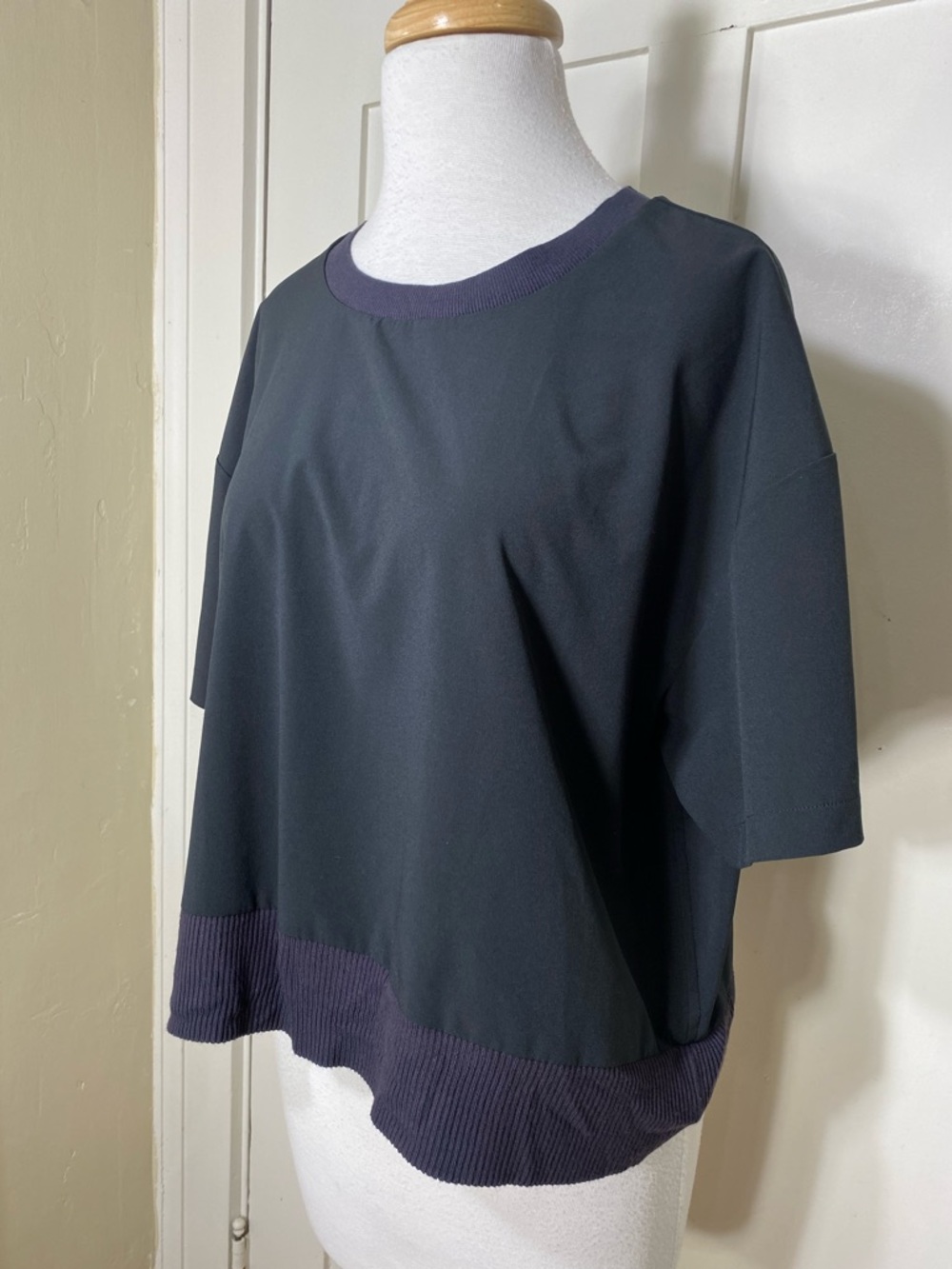 Cobble Lane Black Boxy Top with Ribbed Trim Shortsleeve Blouse Top M